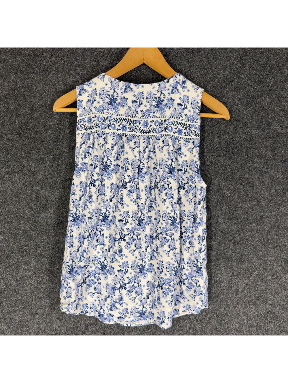 Katherine Barclay Blouse Women S Small White Floral V-Neck SLeeveless Tasseled - Picture 2 of 7